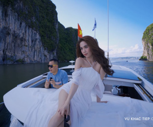 Ngọc Trinh khoe cơ thể trong tiệc sinh nhật, thuê trực thăng du lịch