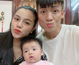 Tiến Dũng đăng ảnh vợ chưa cưới và con gái, còn đính cả icon gây chú ý hậu nghi vấn rạn nứt