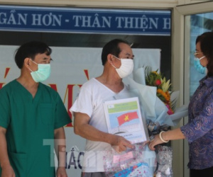 Sau 19 lần xét nghiệm, bệnh nhân cuối cùng tại tâm dịch Đà Nẵng chiến thắng COVID-19