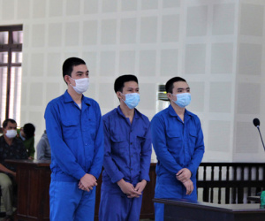 Chém người vì mâu thuẫn trong quán nhậu, 3 thanh niên chia nhau 26 năm tù