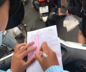 Vừa ngủ quên vừa tắc đường, nữ sinh có cách giải quyết 'bá đạo' đúng chuẩn học sinh Việt Nam
