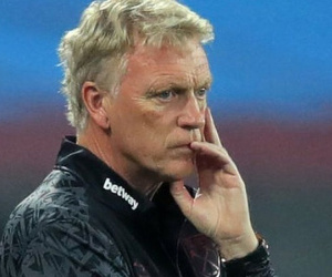 Ngay trước khi ra sân, HLV David Moyes và 2 cầu thủ West Ham nhận tin mắc COVID-19