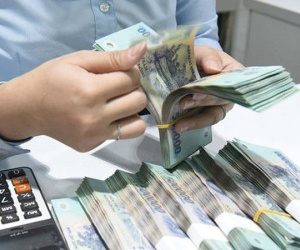Rút tiền tiết kiệm, mang chục tỷ liều gom đất chờ thời ăn dày