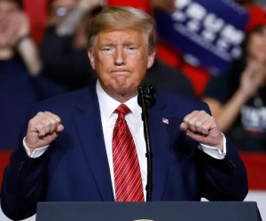 Dọa ly hôn nếu chồng bỏ phiếu cho Donald Trump