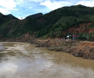 Lội qua sông, người phụ nữ ở vùng cao Quảng Nam bị nước lũ cuốn trôi