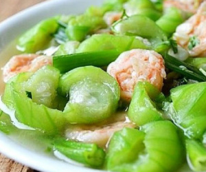 Chỉ với quả mướp sẵn có trong nhà, chị em có thể áp dụng được vô số cách vừa giúp da láng mịn, căng bóng lại trị triệt được một số 'bệnh phụ nữ'