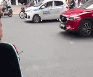 Kẻ đập phá xe máy người bênh 'bà bầu' do va chạm giao thông đang bị khởi tố trong 2 vụ án