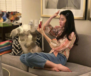 Lưu Diệc Phi công khai ảnh chụp bằng camera trước không hề chỉnh sửa, hé lộ nhan sắc thật sự ở tuổi 31