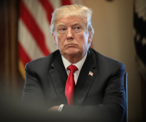 Mỹ căng thẳng vụ phiếu bầu cho ông Trump bị ném vào thùng rác