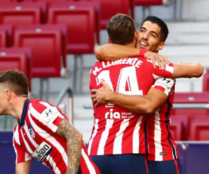Suarez ra mắt hoàn hảo, Atletico 'đánh tennis' với Granada