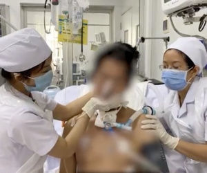 Người đàn ông Vũng Tàu ngộ độc Pate Minh Chay nguy kịch điều trị tại Bệnh viện Chợ Rẫy đã mở được mắt