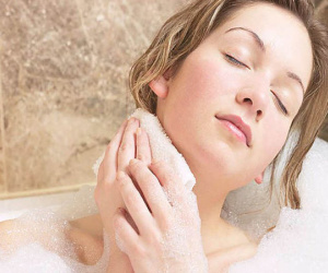 5 thói quen khi tắm không được khuyến khích vì sẽ gây hại cho sức khỏe