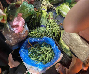 Vợ sai đi chợ mua 'rau canh', thanh niên rắp rắp nghe lời nhưng bị chủ quán ngó lơ, đăng đàn cầu cứu thì lại khiến dân tình vì mớ hình minh họa