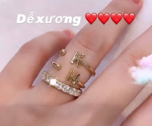 Hồ Ngọc Hà gây chú ý khi khoe nhẫn kim cương tiện thể khoe luôn 2 chiếc nhẫn với 2 chữ cái đặc biệt này