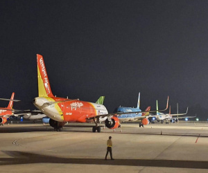 Máy bay nằm chờ, lương phi công, tiếp viên giảm chưa từng có