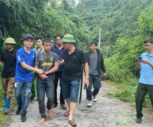 200 công an, biên phòng vây bắt kẻ ném 20 bánh heroin bỏ trốn vào rừng