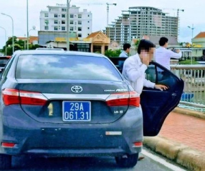 Thứ trưởng Nguyễn Đình Toàn xin lỗi khi để đoàn xe biển xanh dừng trên cầu Nhật Lệ