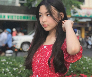 Lọ Lem nhà MC Quyền Linh thực sự có 'gen mỹ nhân', so ảnh đi học - đi chơi mà thấy làm gì cũng đẹp quá!