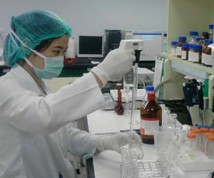 Quyền Bộ trưởng bộ Y tế: Thúc đẩy nhanh quá trình nghiên cứu vắc-xin 'made in Viet Nam'