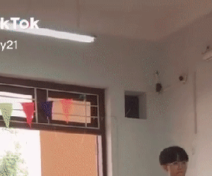 Nữ sinh khiến dân mạng trầm trồ vì được 'soái ca học đường' mua đồ ăn sáng cho mỗi ngày