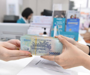 Lãi suất liên tục giảm, người dân vẫn thích gửi tiền vào ngân hàng
