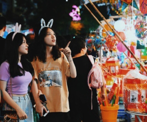 Người dân Hà Nội nô nức lên phố cổ, vui đón Tết Trung thu