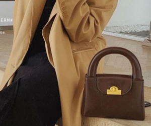 Chưa cần đến 400K là bạn đã mua được túi mini xinh xịn đi ăn cưới, diện với váy nào cũng sang chảnh hết nấc