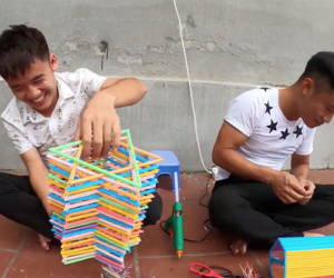 Tái chế rác thành đèn lồng rực rỡ để đi 'quẩy' Trung Thu, Hưng Vlog bị nghi tự mua ống hút về rải ra bãi rác rồi quay clip nhặt về