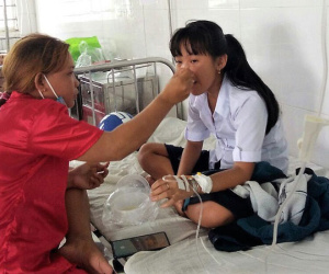 68 học sinh nghi bị ngộ độc sau khi ăn bánh trung thu tại trường