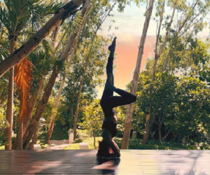 'Tròn mắt' trước loạt ảnh Yoga của Chi Pu, Thiều Bảo Trâm và các sao Việt
