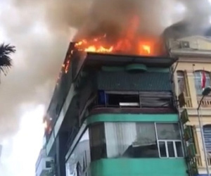 Cháy lớn tại tầng năm nhà hàng hải sản trên phố Giang Văn Minh, Hà Nội