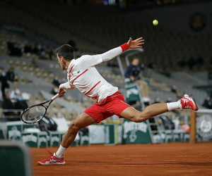 Djokovic vượt Federer ở Roland Garros