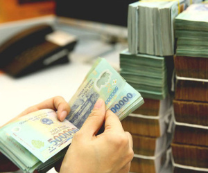 Hàng tỷ USD đổ lên sàn, hồi hộp chờ cơn sóng mới
