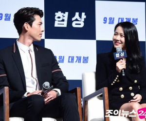 Khoảnh khắc Hyun Bin nhìn Son Ye Jin đúng 20 giây không hề chớp mắt được cộng đồng mạng chia sẻ ầm ầm