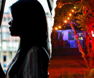 Đằng sau những cái chạm nhẹ trong quán bar, karaoke: Trẻ em trở thành 'người mua vui' câu khách mà không hay biết mình đang bị lạm dụng tình dục