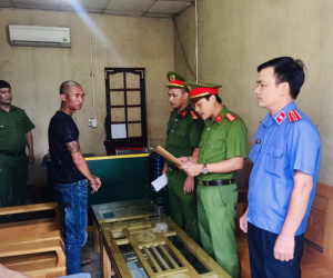 Vay nặng lãi, con nợ bị côn đồ đưa về trụ sở công ty rồi đánh đập dã man