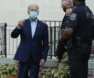 Ba lần âm tính với Covid-19, ông Biden vẫn chưa an toàn