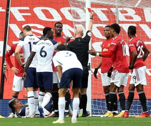 CĐV Man Utd: 'Trọng tài như trò đùa'