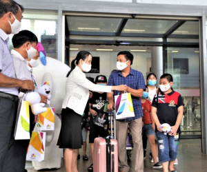 Đoàn du khách đầu tiên đến Đà Nẵng sau dịch Covid-19