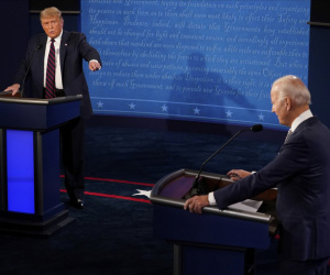 Biden vượt mặt Trump 14 điểm