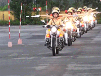 Video: Cận cảnh một buổi tập của 25 nữ CSGT dẫn đoàn