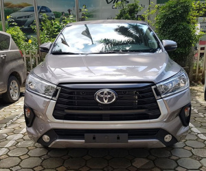 Toyota Innova 2020 lộ diện hoàn toàn tại đại lý: Đầu hầm hố như SUV, thêm trang bị mới, đáp trả Mitsubishi Xpander