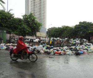 Hà Nội: Xuất hiện nhiều bãi rác lớn, bốc mùi hôi thối