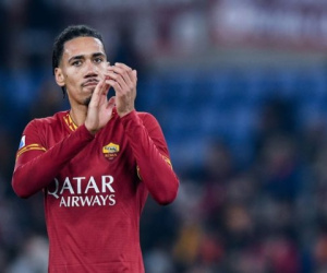 MU bị chỉ trích khi bán Smalling nhưng không mua trung vệ mới