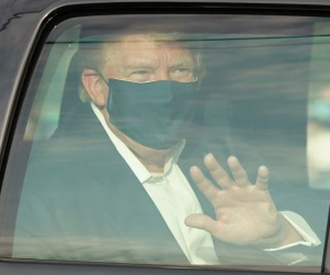 Con trai tổng thống Trump cho rằng bố 'hành động điên rồ'