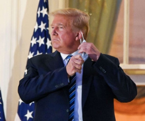 Tổng thống Trump bị chỉ trích vì tháo khẩu trang khi trở về Nhà Trắng dù vẫn nhiễm Covid-19
