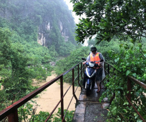 Quảng Bình: Nhiều bản làng bị cô lập, chia cắt do lũ lớn, hàng ngàn học sinh nghỉ học