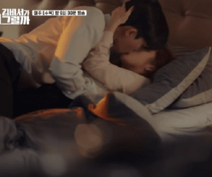 Cảnh nóng 'ướt át' của Park Seo Joon - Park Min Young tiếp tục gây sốc khi tăng 100 view sau 1 tháng, vượt mốc 300 triệu view