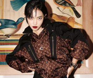 Vợ chồng Thái tử Louis Vuitton chiếm sóng trong show thời trang, sao Việt có vé mời nhưng phải ngậm ngùi xem qua live stream