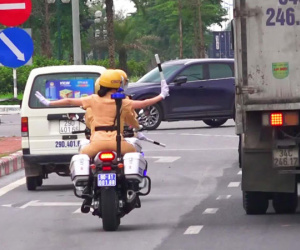 Một nhiệm vụ 'thầm lặng' ít người biết của các chiến sĩ cảnh sát giao thông